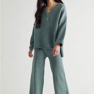Free people hailee set in cedar fog